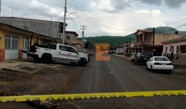 translated from Spanish: Criminals face off and National Guard in Tanganycuro, Michoacán