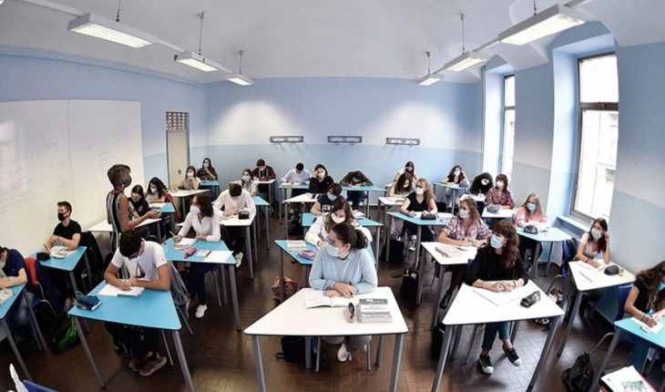 translated from Spanish: In Italy, face-to-face school classes will begin tomorrow