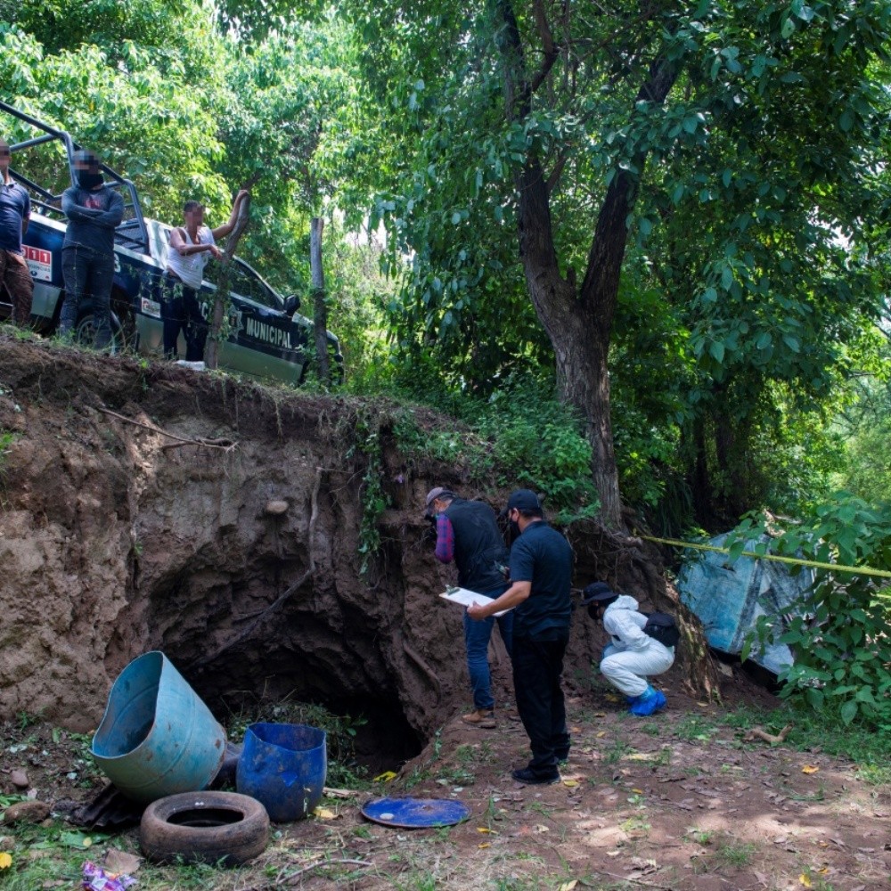 In a cave they try to hide the body of a murdered man in Sanalona, Culiacán