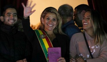 translated from Spanish: Jeanine Añez announced the resignation of her candidacy for the presidency of Bolivia