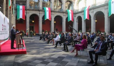 translated from Spanish: The phrases and absences that marked the second AMLO Report at Palacio