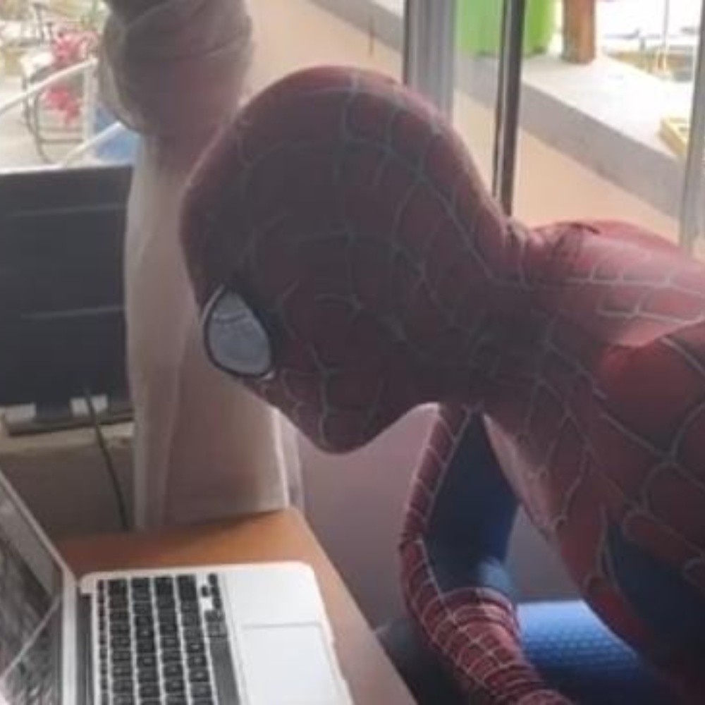 Tijuana master dresses Spiderman to give virtual class