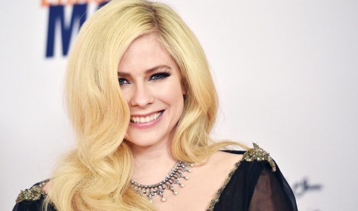 translated from Spanish: Today Avril Lavigne, world pop icon, turns 36