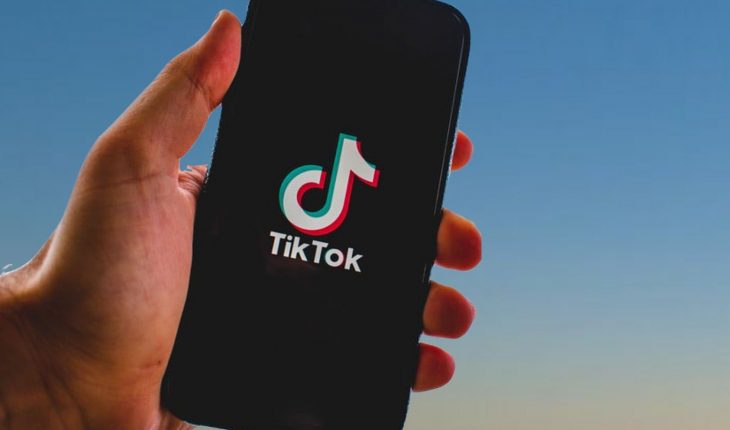 Trump administration bans downloads of Tik Tok and WeChat
