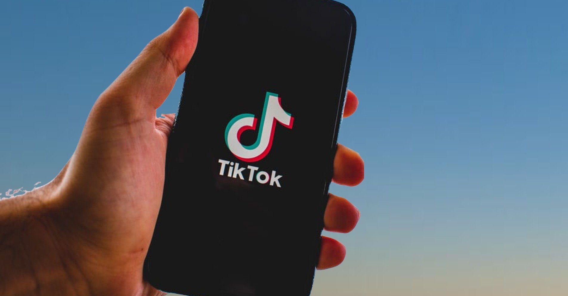 Trump administration bans downloads of Tik Tok and WeChat