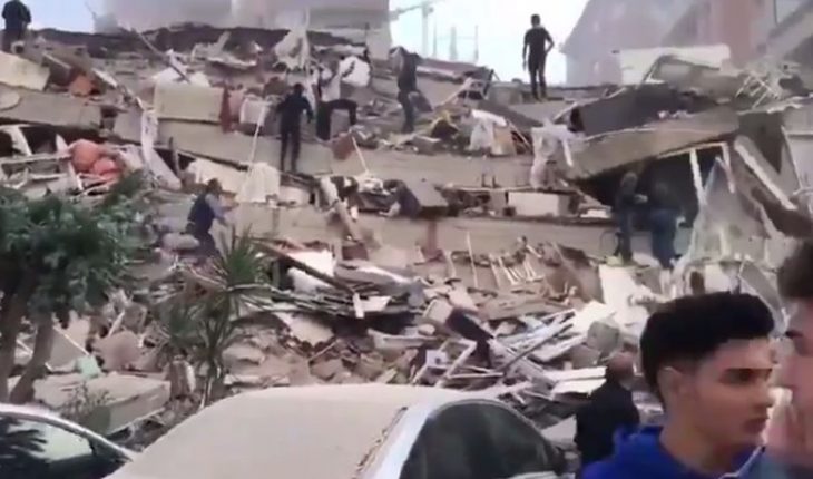 Aumentan a 27 los muertos y a más de 800 los heridos por terremoto en Turquía