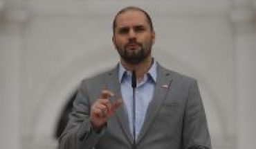 Gobierno sigue respaldando a Carabineros: vocero Bellolio acusa que “algunos insisten en querer botar” la institución