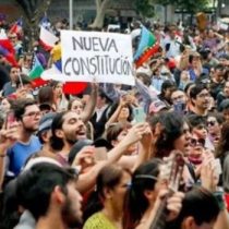 La radicalización ideológica de la élite y la moderación callejera en Chile