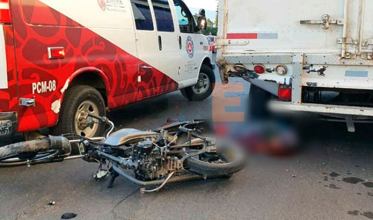 Motociclista pereció al chocar contra camioneta estacionada en Zamora, Michoacán