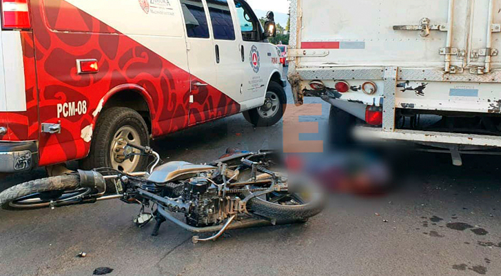 Motociclista pereció al chocar contra camioneta estacionada en Zamora, Michoacán