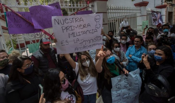 Mujeres toman sede de Morena, acusan a Muñoz Ledo de acoso; simpatizantes piden que hagan las denuncias