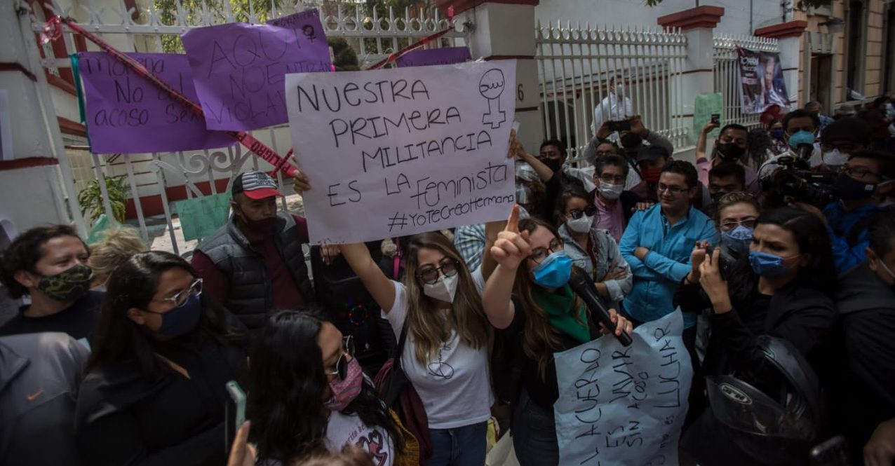 Mujeres toman sede de Morena, acusan a Muñoz Ledo de acoso; simpatizantes piden que hagan las denuncias