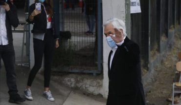 Presidente Piñera votó en colegio en Las Condes: “Rechazar la violencia y abrazar el camino de la unidad. Eso les pido a mis compatriotas”