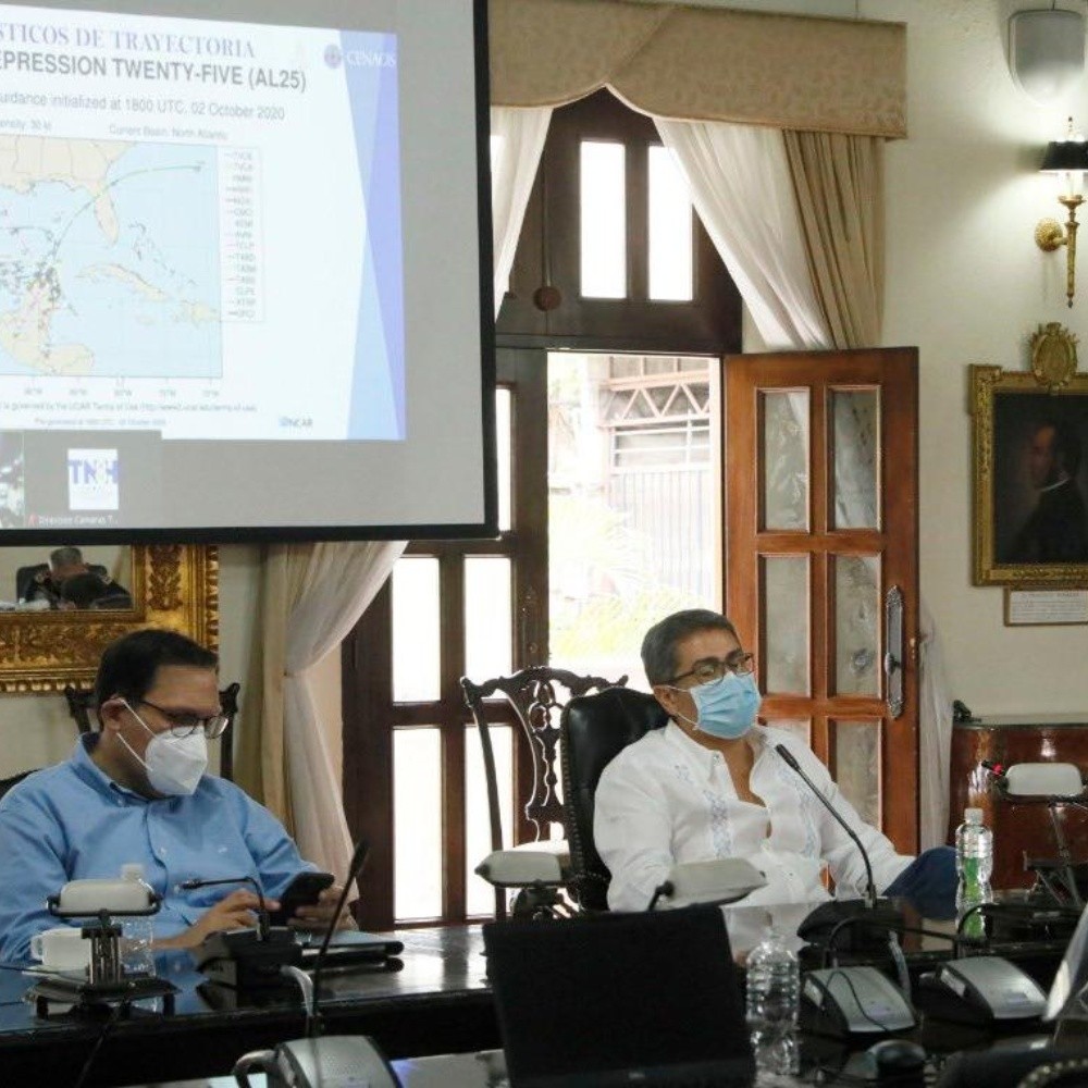 Presidente de Honduras pide precaución por 2 fenómenos tropicales