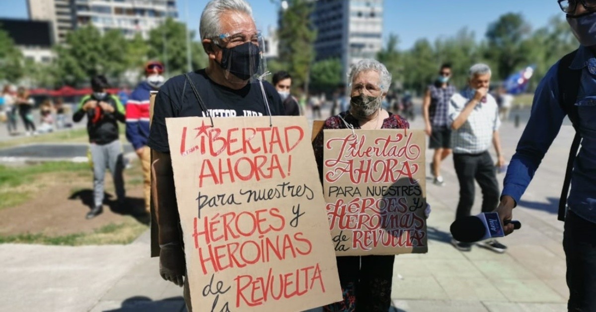 Realizan una manifestación masiva a un año del "estallido" en Chile