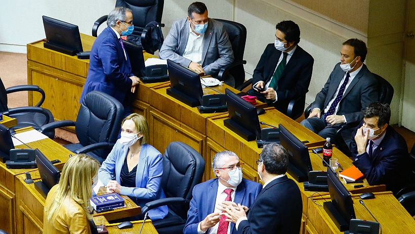Senadores de oposición piden reforma estructural de Carabineros: "Estos ya no son hechos aislados"