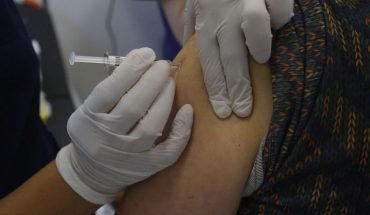 Suspenden pruebas de vacuna por “enfermedad inexplicable” de un voluntario