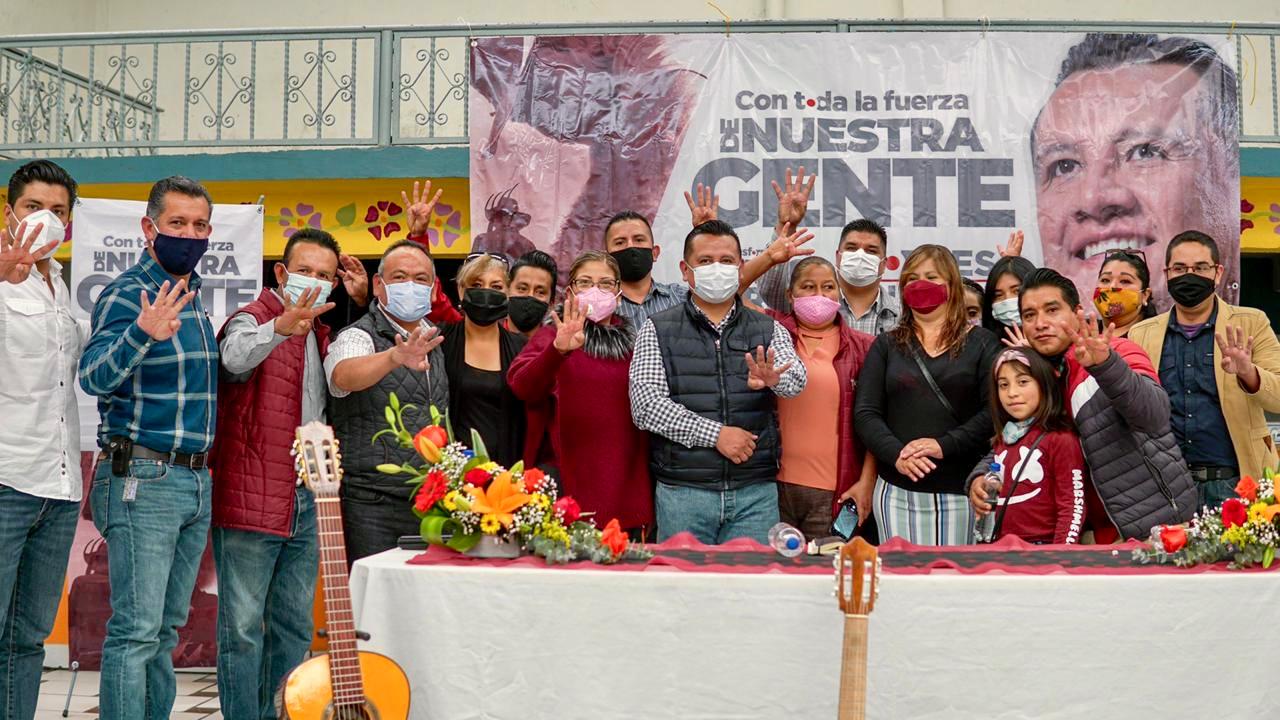 Torres Piña recibe apoyo en Paracho para Gobernador