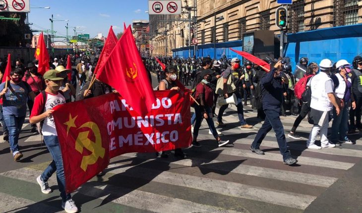 manifestantes enfrentan a policías; solo un grupo llega al Zócalo