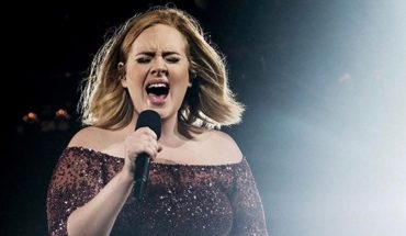 Adele announced she will be a guest host on Saturday Night Live