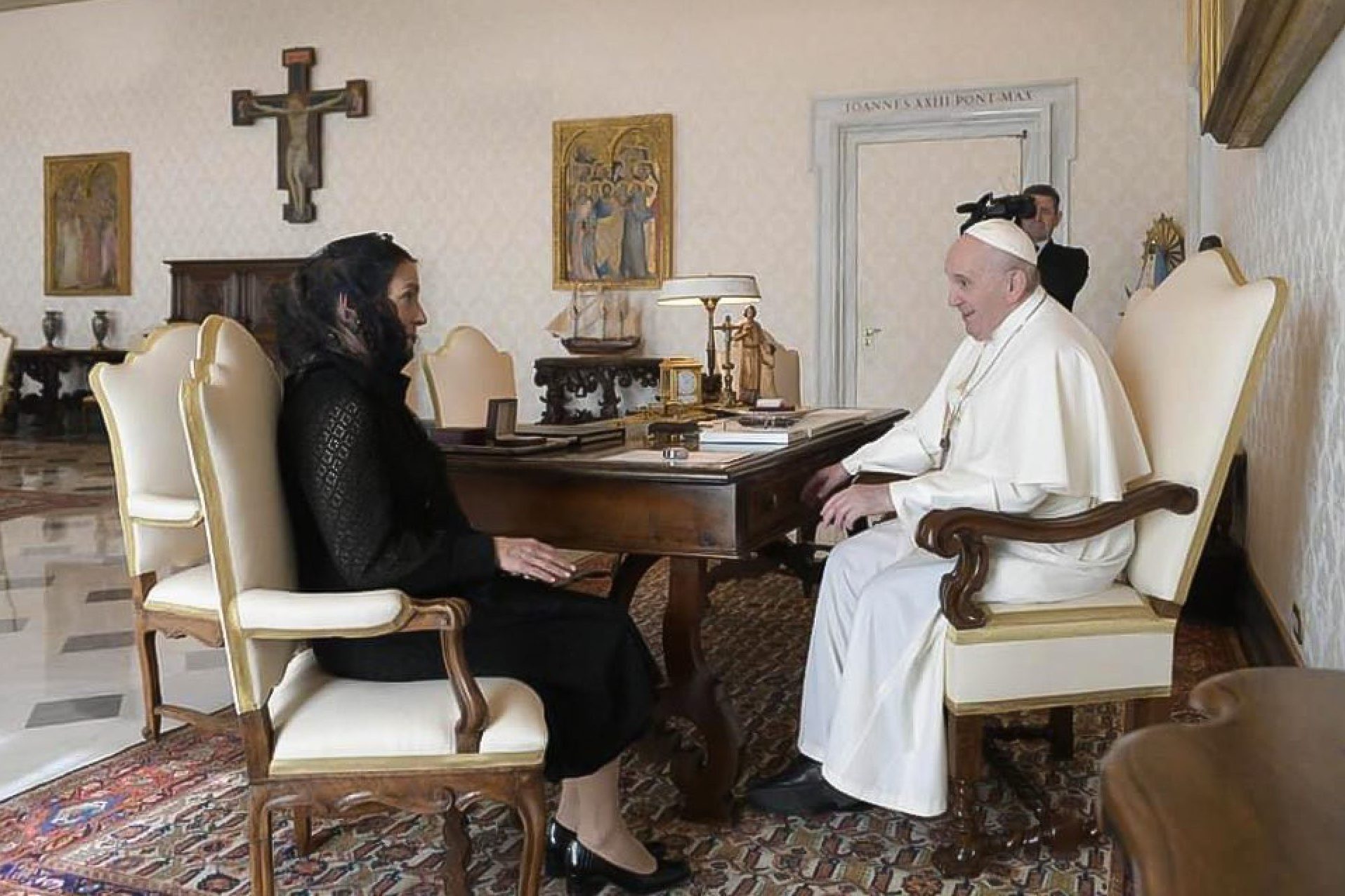 Beatriz Gutierrez Muller meets with Pope Francis; AMLO letter delivery
