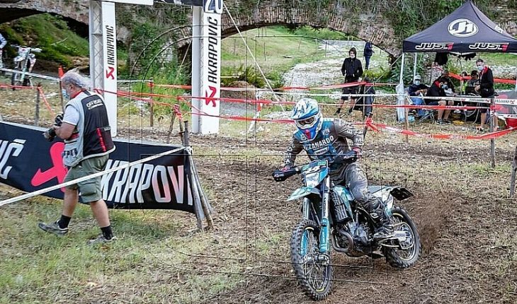 translated from Spanish: Chilean Ruy Barbosa has serious accident but finished the race in the ‘Campionato Assoluti d’Italia’
