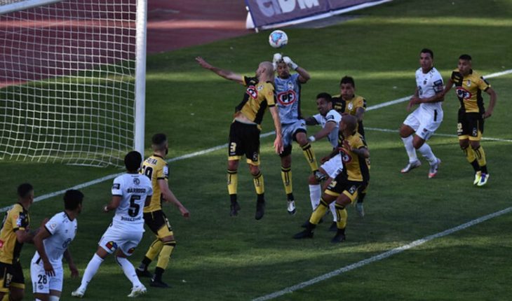 translated from Spanish: Colo Colo tied 2-2 on discounts with Coquimbo on Quinteros’ debut at the bank