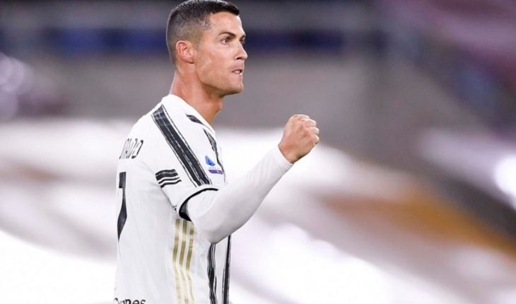 translated from Spanish: Cristiano Ronaldo was accused of violating the anti-covid protocol in Italy