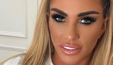 translated from Spanish: Horrorizes Katie Price by showing off her actual dentures on video