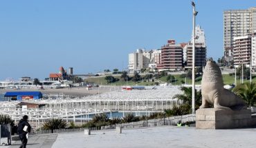 translated from Spanish: Mar del Plata: they started renting tents for the summer and prepare protocols