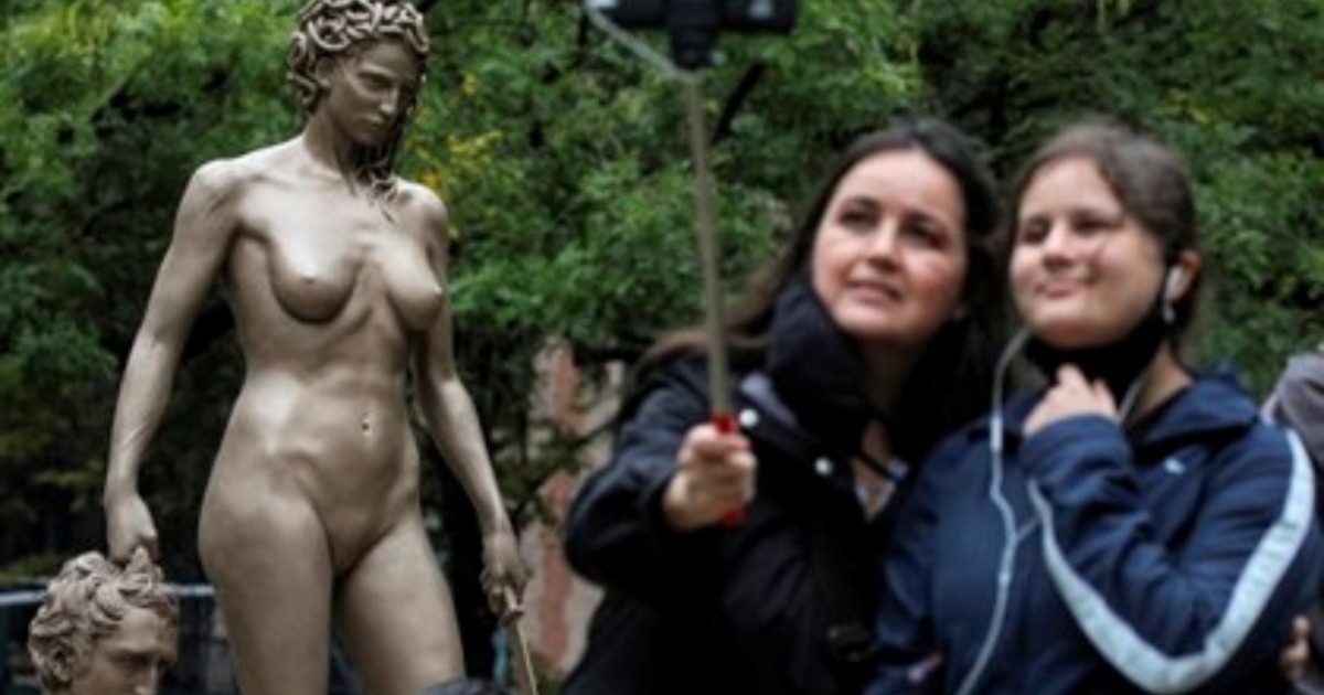 Medusa: the sculpture of an Argentinian in New York that causes fury