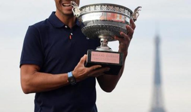 translated from Spanish: Rafael Nadal brought his 13th Roland Garros title to his museum