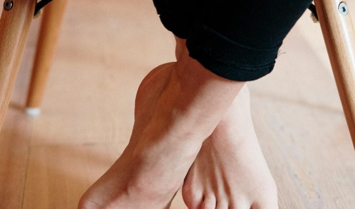 Remove the dry and cracked from your feet with this mask