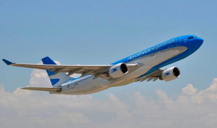 translated from Spanish: The government advanced the Aerolíneas Argentinas-Austral agreement