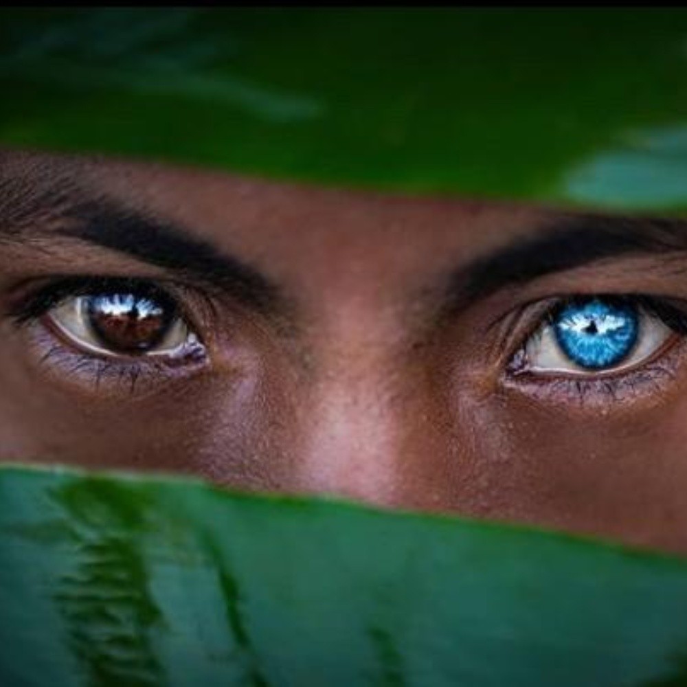 They photograph tribe with blue eyes