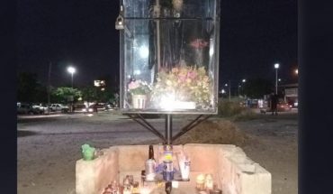 translated from Spanish: They set up altar to venerate the Holy Death in Culiacán, Sinaloa