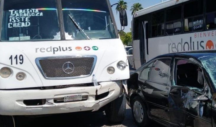 translated from Spanish: Urban truck crash in Los Mochis leaves woman injured
