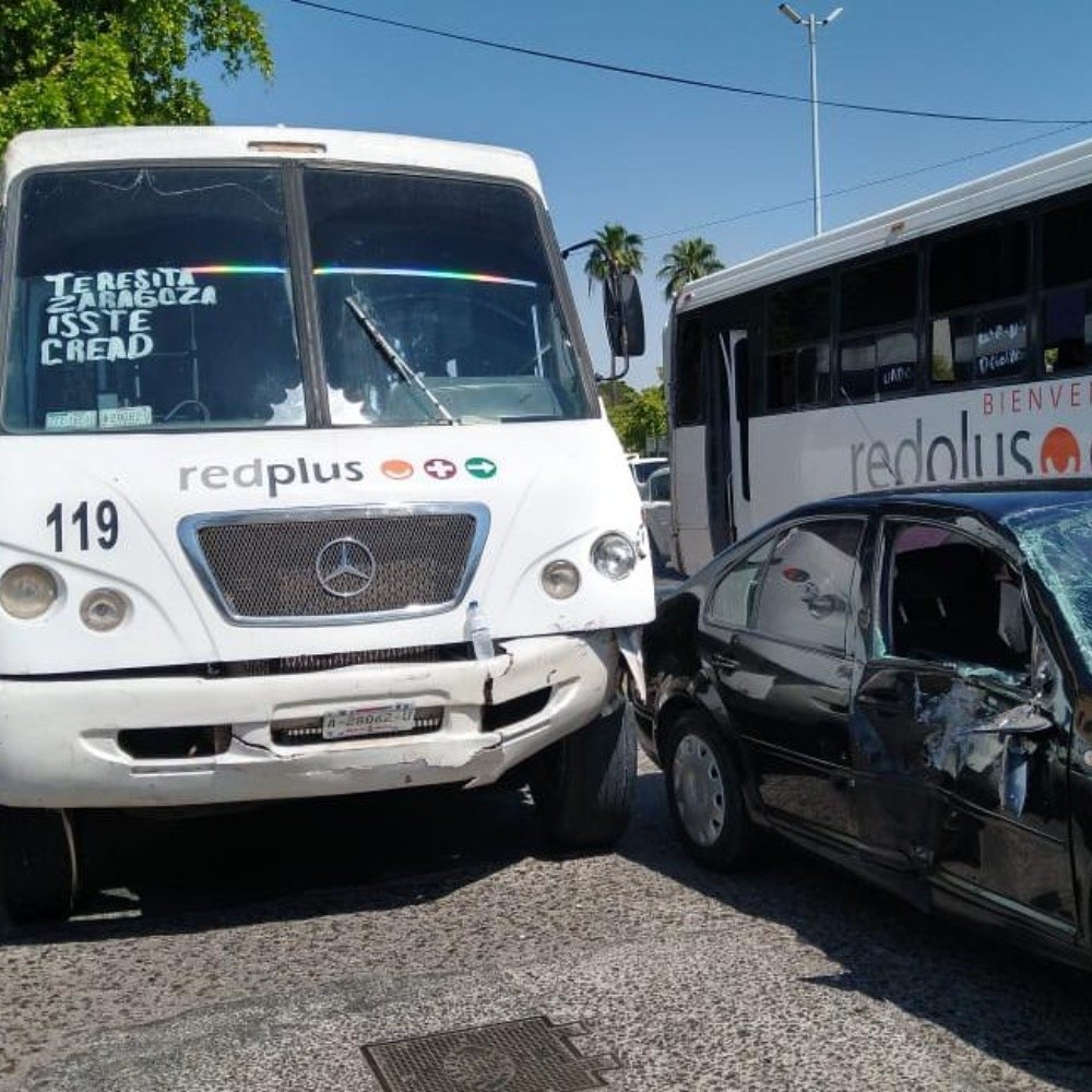 Urban truck crash in Los Mochis leaves woman injured