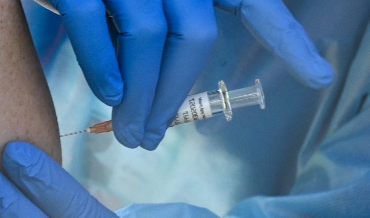 AstraZeneca dice que su vacuna contra COVID-19 necesita una mayor investigación