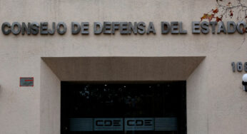 CDE se querella contra esposa de Fuente-Alba por lavado de activos: “Ocultó, disimuló y se aprovechó de dineros”