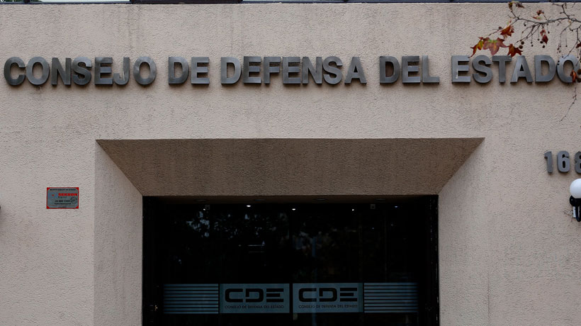 CDE se querella contra esposa de Fuente-Alba por lavado de activos: "Ocultó, disimuló y se aprovechó de dineros"