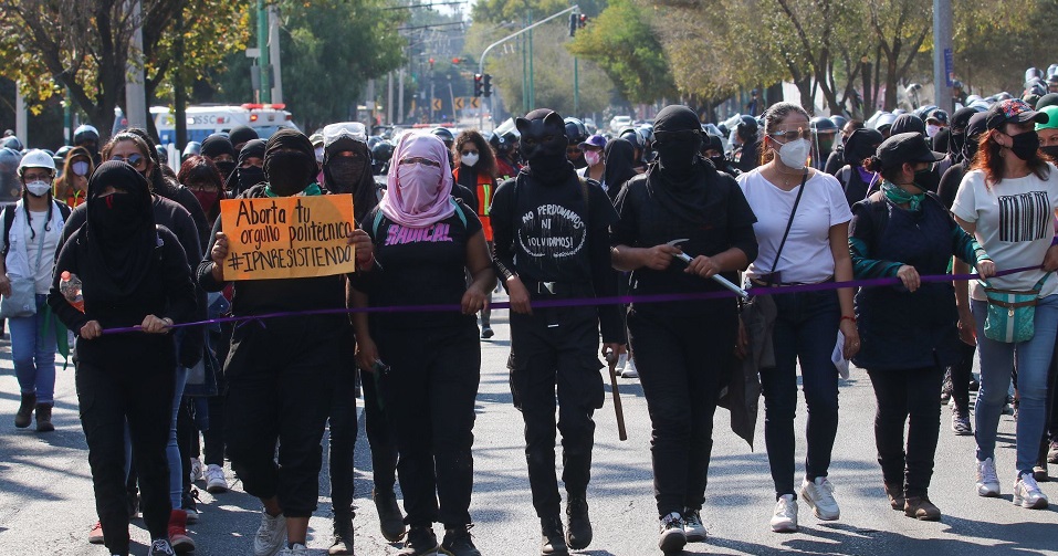 CDMX despliega 1,000 policías para protesta de 30 mujeres contra acoso en IPN