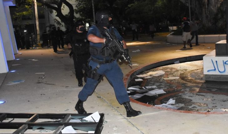 Cesan a director de la policía de Benito Juárez tras agresión manifestantes