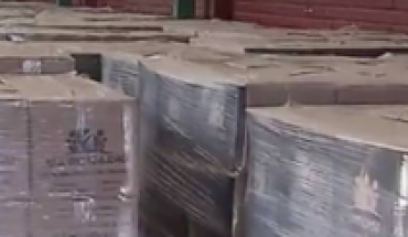 Contraloría indaga por qué más de 8 mil cajas de mercadería siguen almacenadas en gimnasio municipal de Conchalí y no han sido entregadas