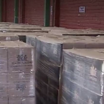 Contraloría indaga por qué más de 8 mil cajas de mercadería siguen almacenadas en gimnasio municipal de Conchalí y no han sido entregadas