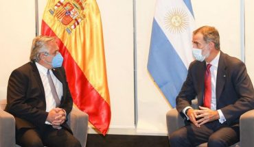 Cumbre en Bolivia: Alberto Fernández junto al vicepresidente de España y el rey Felipe VI