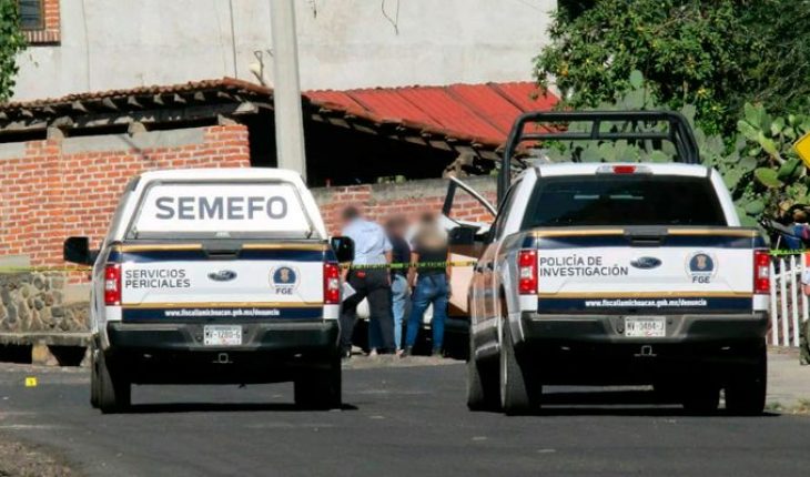 Delincuentes acribillan a conductor de una camioneta en Atacheo de Zamora, Michoacán