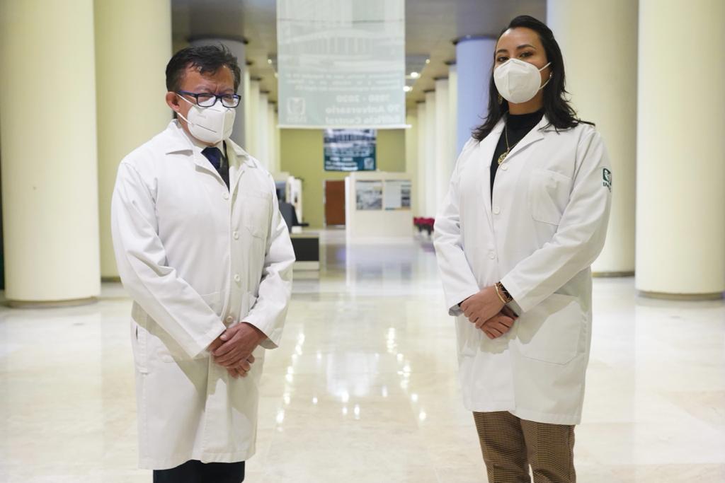 Dos médicos del IMSS reciben condecoración por su labor durante la pandemia