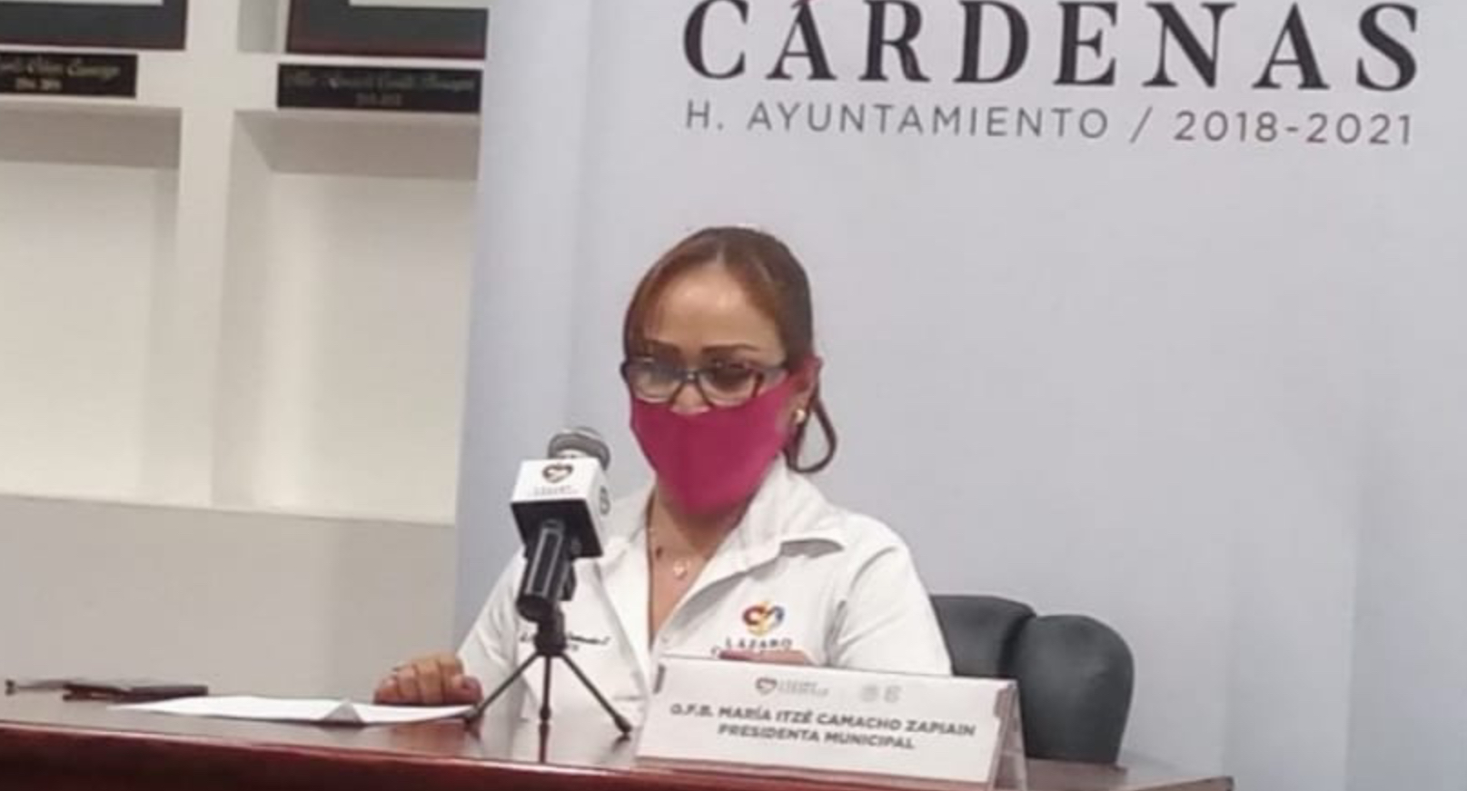 Edil de Lázaro Cárdenas, Itzé Camacho, llama a ex contralor municipal "enhierbado"