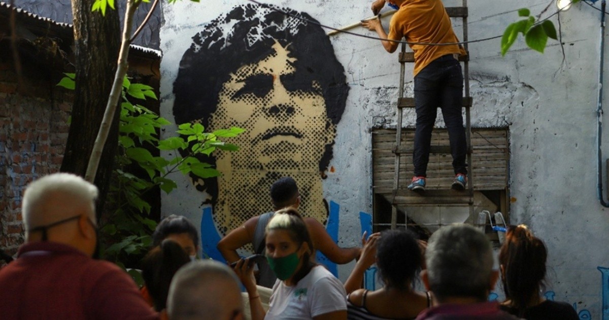 El dolor de haber perdido a uno de ellos: la cultura villera despidió a Maradona